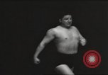 Standbild contortionists New York United States USA, 1933, aus Sekunde 49 historischem Filmmaterial Videoclip 65675066035