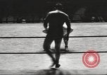 Standbild contortionists New York United States USA, 1933, aus Sekunde 52 historischem Filmmaterial Videoclip 65675066035