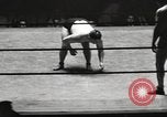 Standbild contortionists New York United States USA, 1933, aus Sekunde 54 historischem Filmmaterial Videoclip 65675066035