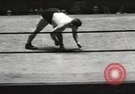 Standbild contortionists New York United States USA, 1933, aus Sekunde 55 historischem Filmmaterial Videoclip 65675066035
