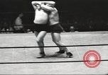 Standbild contortionists New York United States USA, 1933, aus Sekunde 60 historischem Filmmaterial Videoclip 65675066035