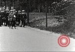 Immagine di Croce Rossa tedesca personale Germania, 1916, secondo 3 filmato di repertorio 65675066053