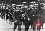 Immagine di Croce Rossa tedesca personale Germania, 1916, secondo 11 filmato di repertorio 65675066053