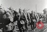Image l'infanterie allemande de passer à l'avant Allemagne, 1916, de la seconde 9 séquences d'archives historiques vidéo 65675066054