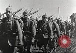 Image l'infanterie allemande de passer à l'avant Allemagne, 1916, de la seconde 10 séquences d'archives historiques vidéo 65675066054