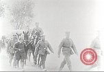 Image l'infanterie allemande de passer à l'avant Allemagne, 1916, de la seconde 27 séquences d'archives historiques vidéo 65675066054