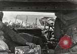 Image scène de film d'après-guerre à propos de l'utilisation de réservoir en Première Guerre Mondiale l'Angleterre, 1916, de la seconde 9 séquences d'archives historiques vidéo 65675066065