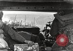 Image scène de film d'après-guerre à propos de l'utilisation de réservoir en Première Guerre Mondiale l'Angleterre, 1916, de la seconde 11 séquences d'archives historiques vidéo 65675066065