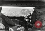 Image scène de film d'après-guerre à propos de l'utilisation de réservoir en Première Guerre Mondiale l'Angleterre, 1916, de la seconde 14 séquences d'archives historiques vidéo 65675066065