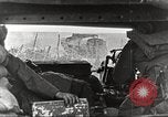 Image scène de film d'après-guerre à propos de l'utilisation de réservoir en Première Guerre Mondiale l'Angleterre, 1916, de la seconde 18 séquences d'archives historiques vidéo 65675066065