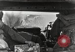 Image scène de film d'après-guerre à propos de l'utilisation de réservoir en Première Guerre Mondiale l'Angleterre, 1916, de la seconde 20 séquences d'archives historiques vidéo 65675066065