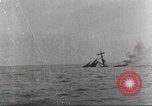 Standbild Segeln Schiff versenkt Atlantik, 1916, aus Sekunde 4 historischem Filmmaterial Videoclip 65675066068