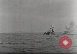 Standbild Segeln Schiff versenkt Atlantik, 1916, aus Sekunde 5 historischem Filmmaterial Videoclip 65675066068