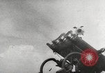 Standbild German Air Raid Leningrad Russland Sowjetunion, 1943, aus Sekunde 61 historischem Filmmaterial Videoclip 65675066081