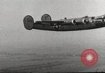 Image Usine de production d'avions B-24 Michigan United States USA, 1944, de la seconde 9 séquences d'archives historiques vidéo 65675066098