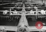 Image Usine de production d'avions B-24 Michigan United States USA, 1944, de la seconde 15 séquences d'archives historiques vidéo 65675066098