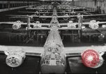 Image Usine de production d'avions B-24 Michigan United States USA, 1944, de la seconde 17 séquences d'archives historiques vidéo 65675066098