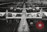 Image Usine de production d'avions B-24 Michigan United States USA, 1944, de la seconde 22 séquences d'archives historiques vidéo 65675066098