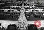 Image Usine de production d'avions B-24 Michigan United States USA, 1944, de la seconde 25 séquences d'archives historiques vidéo 65675066098