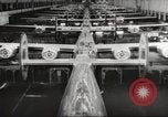 Image Usine de production d'avions B-24 Michigan United States USA, 1944, de la seconde 31 séquences d'archives historiques vidéo 65675066098