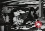 Image des abris souterrains Londres Angleterre Royaume-Uni, 1944, de la seconde 21 séquences d'archives historiques vidéo 65675066217