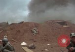 Standbild Viet Cong Angriff Phouc lange Vietnam, 1965, aus Sekunde 27 historischem Filmmaterial Videoclip 65675066254