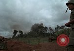 Standbild Viet Cong Angriff Phouc lange Vietnam, 1965, aus Sekunde 41 historischem Filmmaterial Videoclip 65675066254