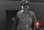 Standbild Douglas MacArthur Buna New Guinea, 1943, aus Sekunde 12 historischem Filmmaterial Videoclip 65675066256