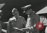 Standbild Douglas MacArthur Buna New Guinea, 1943, aus Sekunde 34 historischem Filmmaterial Videoclip 65675066256