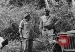 Standbild US General Robert Eichelberger Buna New Guinea, 1943, aus Sekunde 12 historischem Filmmaterial Videoclip 65675066259
