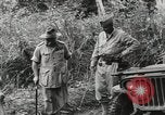 Standbild US General Robert Eichelberger Buna New Guinea, 1943, aus Sekunde 16 historischem Filmmaterial Videoclip 65675066259