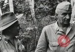 Standbild US General Robert Eichelberger Buna New Guinea, 1943, aus Sekunde 18 historischem Filmmaterial Videoclip 65675066259