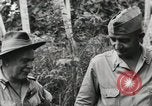 Standbild US General Robert Eichelberger Buna New Guinea, 1943, aus Sekunde 29 historischem Filmmaterial Videoclip 65675066259
