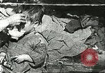 Image les enfants pauvres Chine, 1932, de la seconde 56 séquences d'archives historiques vidéo 65675066264