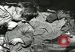 Image les enfants pauvres Chine, 1932, de la seconde 57 séquences d'archives historiques vidéo 65675066264