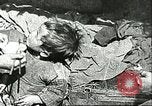 Image les enfants pauvres Chine, 1932, de la seconde 58 séquences d'archives historiques vidéo 65675066264