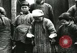 Image les enfants pauvres Chine, 1932, de la seconde 35 séquences d'archives historiques vidéo 65675066265