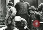 Image les enfants pauvres Chine, 1932, de la seconde 37 séquences d'archives historiques vidéo 65675066265
