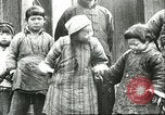Image les enfants pauvres Chine, 1932, de la seconde 44 séquences d'archives historiques vidéo 65675066265