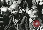 Image les enfants pauvres Chine, 1932, de la seconde 29 séquences d'archives historiques vidéo 65675066266