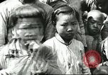 Image les enfants pauvres Chine, 1932, de la seconde 34 séquences d'archives historiques vidéo 65675066266