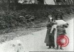 Image les enfants pauvres Chine, 1932, de la seconde 8 séquences d'archives historiques vidéo 65675066267