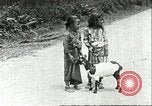 Image les enfants pauvres Chine, 1932, de la seconde 19 séquences d'archives historiques vidéo 65675066267