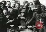 Image les enfants pauvres Chine, 1932, de la seconde 22 séquences d'archives historiques vidéo 65675066268
