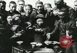 Image les enfants pauvres Chine, 1932, de la seconde 23 séquences d'archives historiques vidéo 65675066268