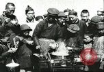Image les enfants pauvres Chine, 1932, de la seconde 26 séquences d'archives historiques vidéo 65675066268
