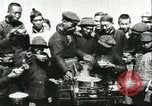 Image les enfants pauvres Chine, 1932, de la seconde 28 séquences d'archives historiques vidéo 65675066268