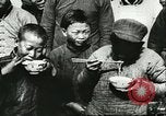 Image les enfants pauvres Chine, 1932, de la seconde 36 séquences d'archives historiques vidéo 65675066268