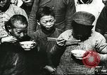 Image les enfants pauvres Chine, 1932, de la seconde 39 séquences d'archives historiques vidéo 65675066268