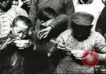 Image les enfants pauvres Chine, 1932, de la seconde 41 séquences d'archives historiques vidéo 65675066268
